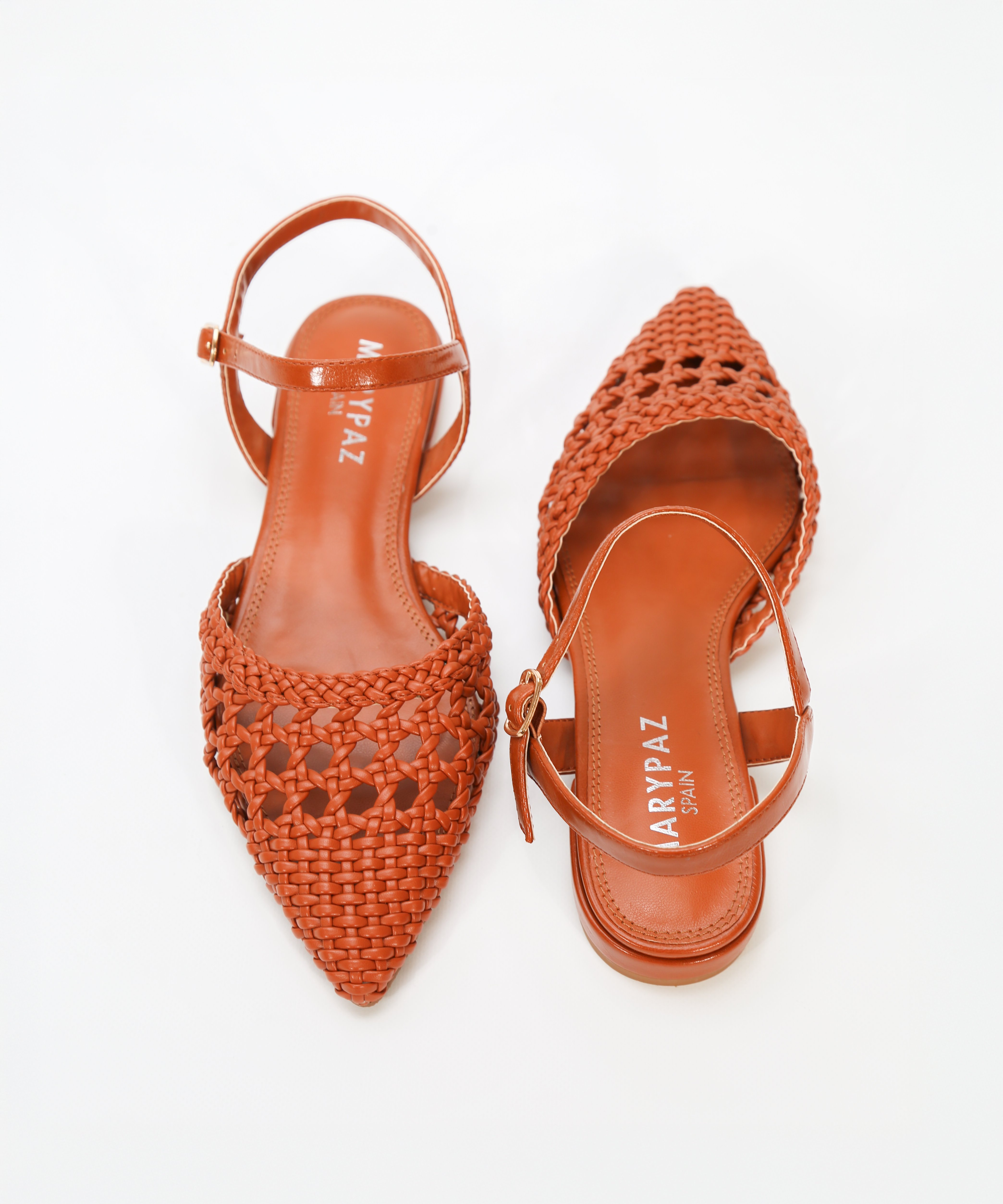 Sandalia trenzada en punta image number null